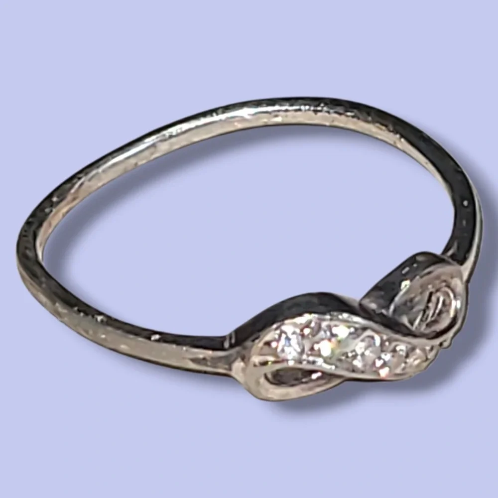 Vintage Sterling Silver 925 Infinity Ring Tiny Crystal Accents Size 7.5 1.16g